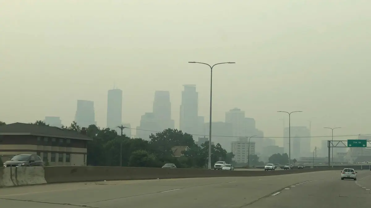 Image of smog with barely visible Minneapolis skyline, from the perspective of the highway. Image from Bring Me the News
